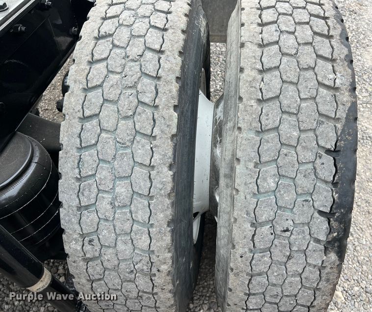 image for item DS2919 2018 Kenworth T680 semi truck