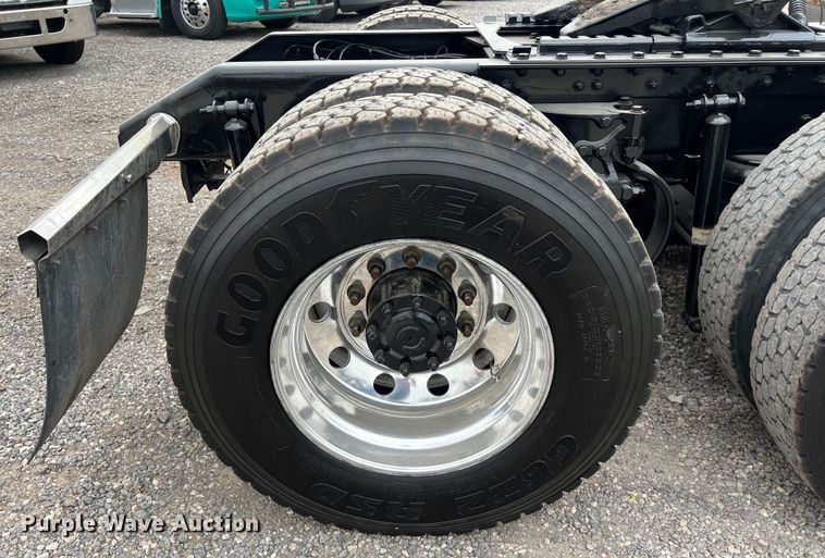 image for item DS2919 2018 Kenworth T680 semi truck