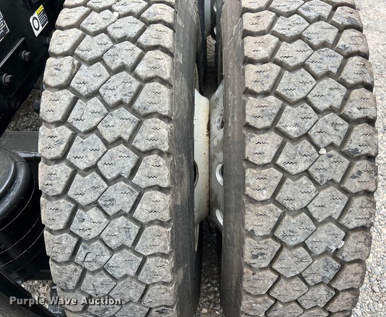 image for item DS2919 2018 Kenworth T680 semi truck