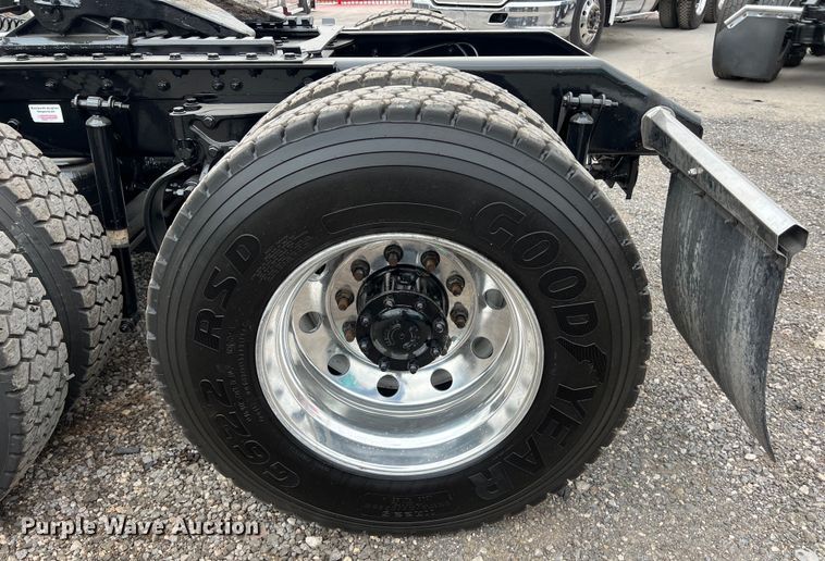 image for item DS2919 2018 Kenworth T680 semi truck