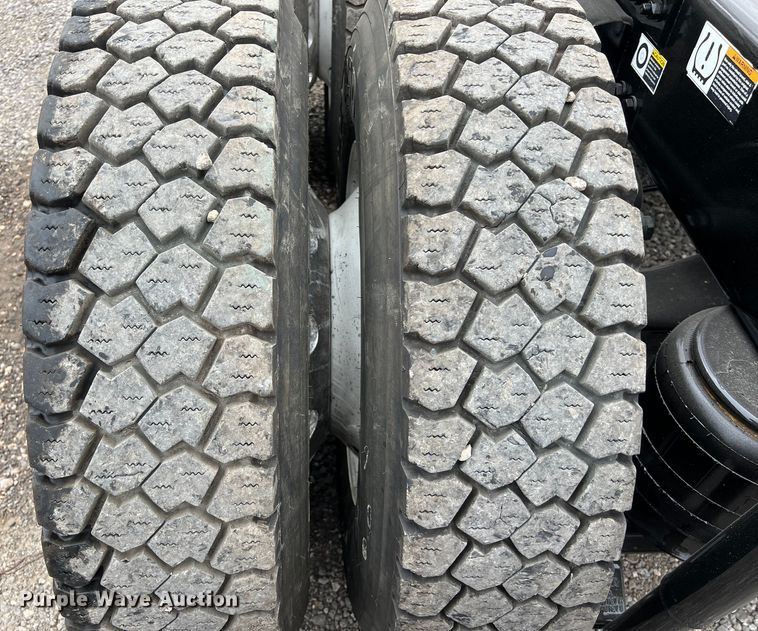 image for item DS2919 2018 Kenworth T680 semi truck