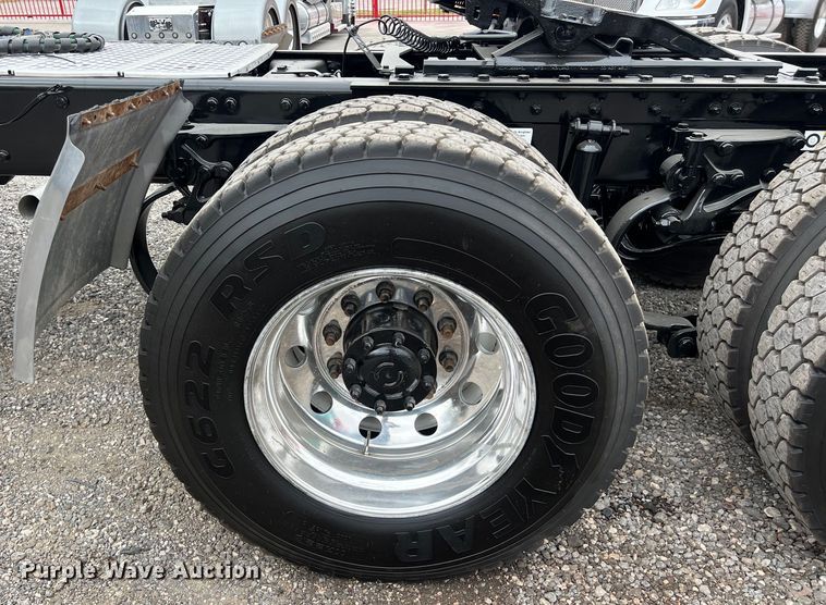 image for item DS2919 2018 Kenworth T680 semi truck