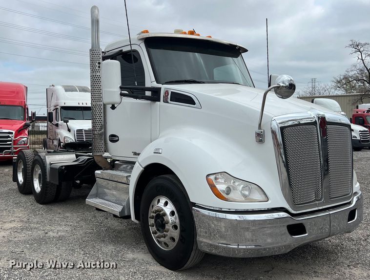 image for item DS2920 2018 Kenworth  T680 semi truck