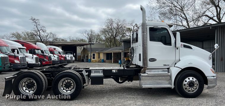 image for item DS2920 2018 Kenworth  T680 semi truck