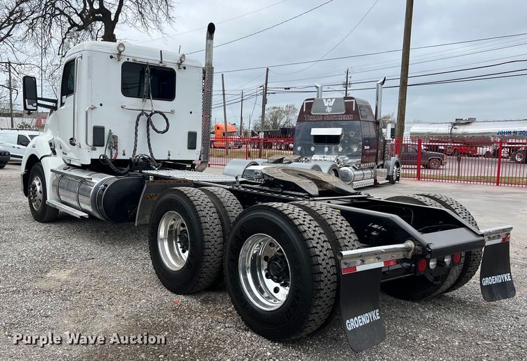 image for item DS2920 2018 Kenworth  T680 semi truck
