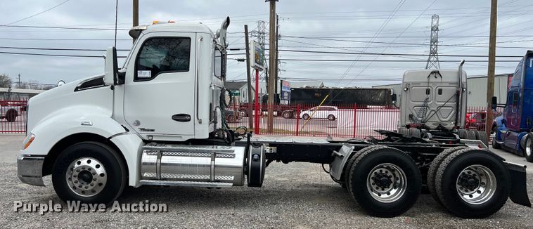 image for item DS2920 2018 Kenworth  T680 semi truck