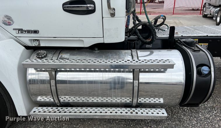 image for item DS2920 2018 Kenworth  T680 semi truck