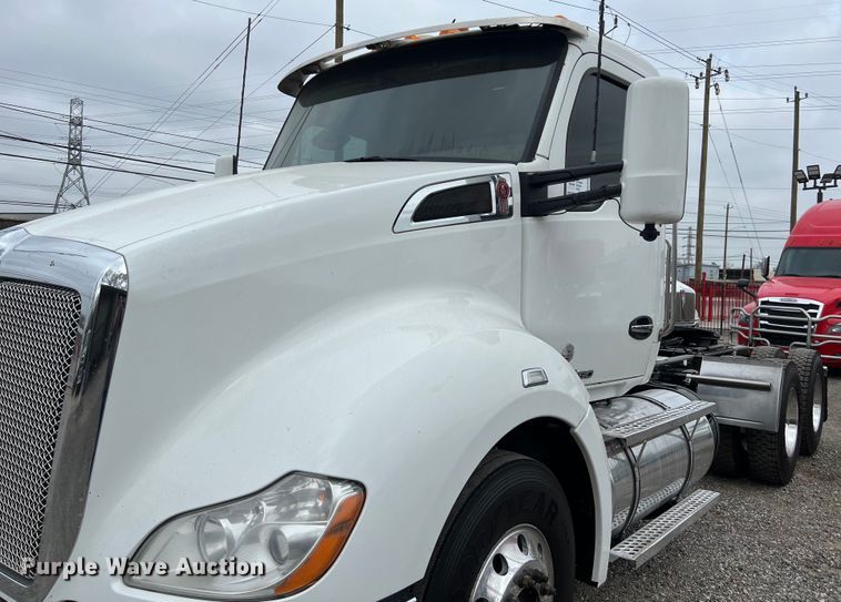 image for item DS2920 2018 Kenworth  T680 semi truck