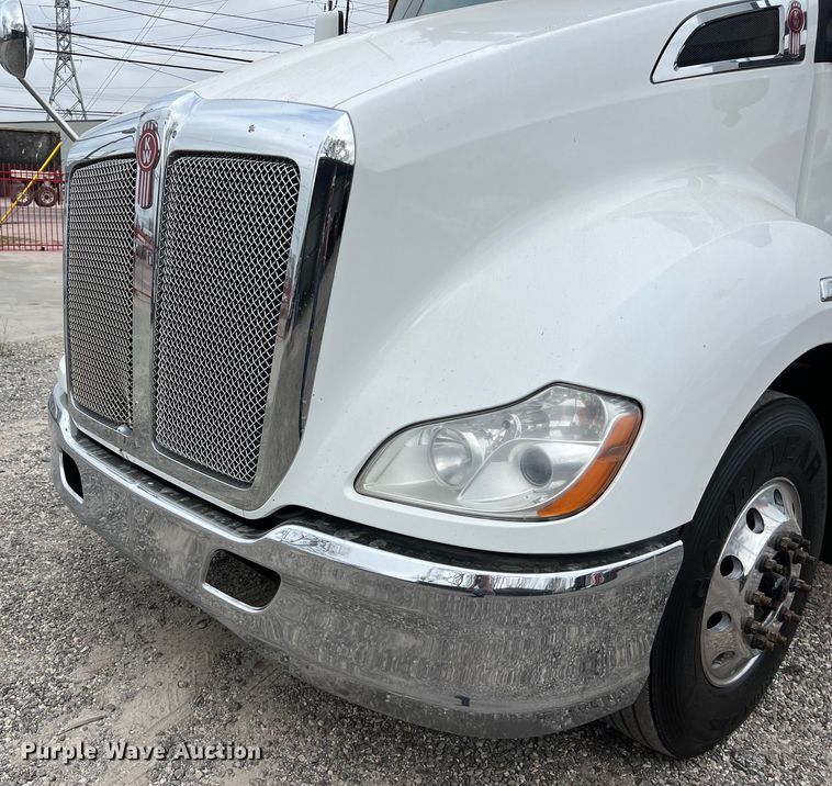 image for item DS2920 2018 Kenworth  T680 semi truck