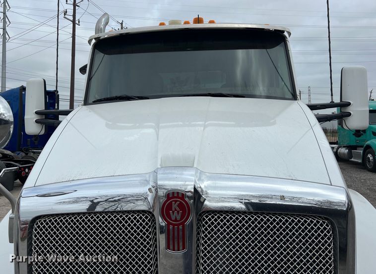 image for item DS2920 2018 Kenworth  T680 semi truck