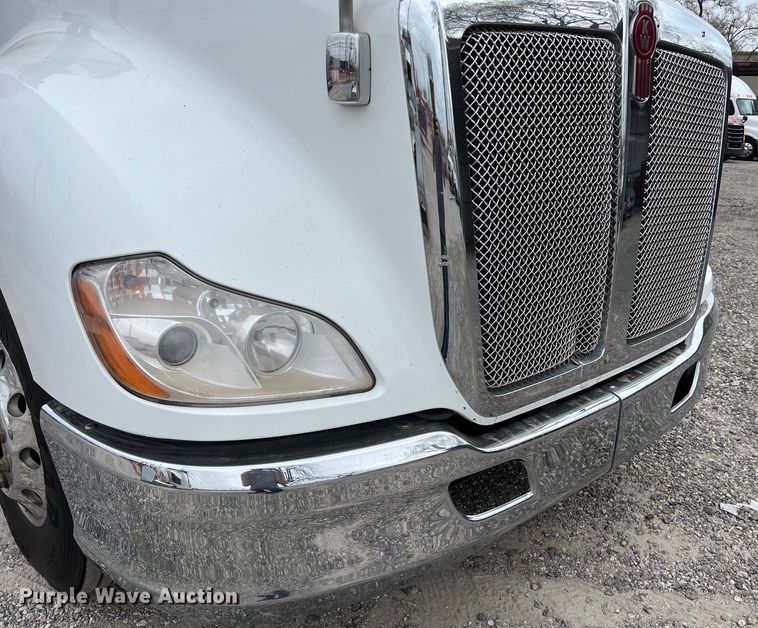 image for item DS2920 2018 Kenworth  T680 semi truck