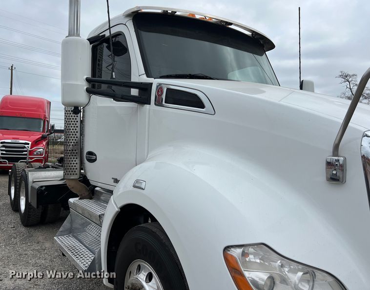 image for item DS2920 2018 Kenworth  T680 semi truck