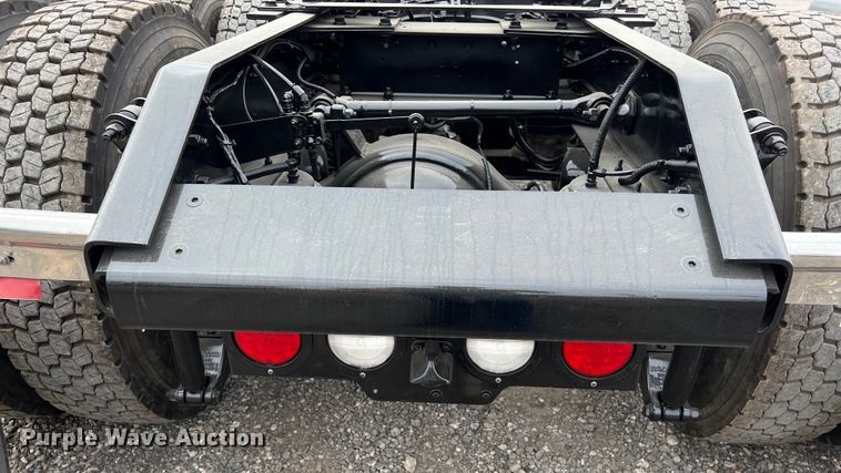 image for item DS2920 2018 Kenworth  T680 semi truck