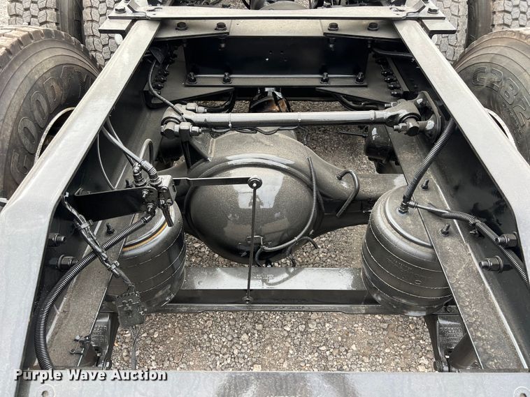 image for item DS2920 2018 Kenworth  T680 semi truck