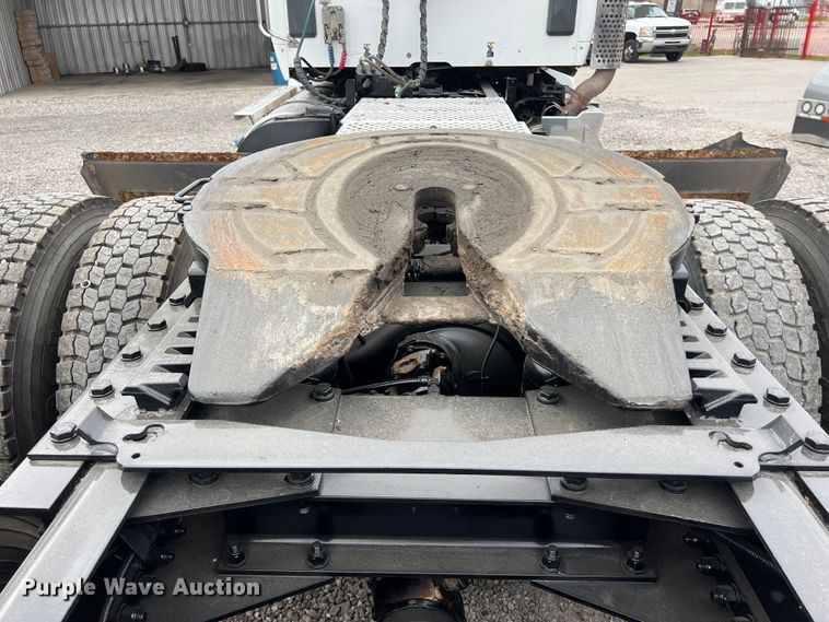 image for item DS2920 2018 Kenworth  T680 semi truck