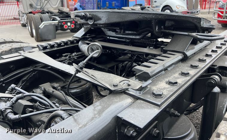 image for item DS2920 2018 Kenworth  T680 semi truck