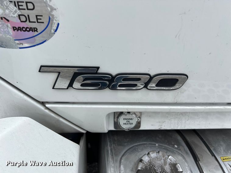 image for item DS2920 2018 Kenworth  T680 semi truck