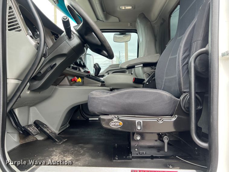 image for item DS2920 2018 Kenworth  T680 semi truck