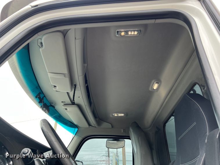 image for item DS2920 2018 Kenworth  T680 semi truck