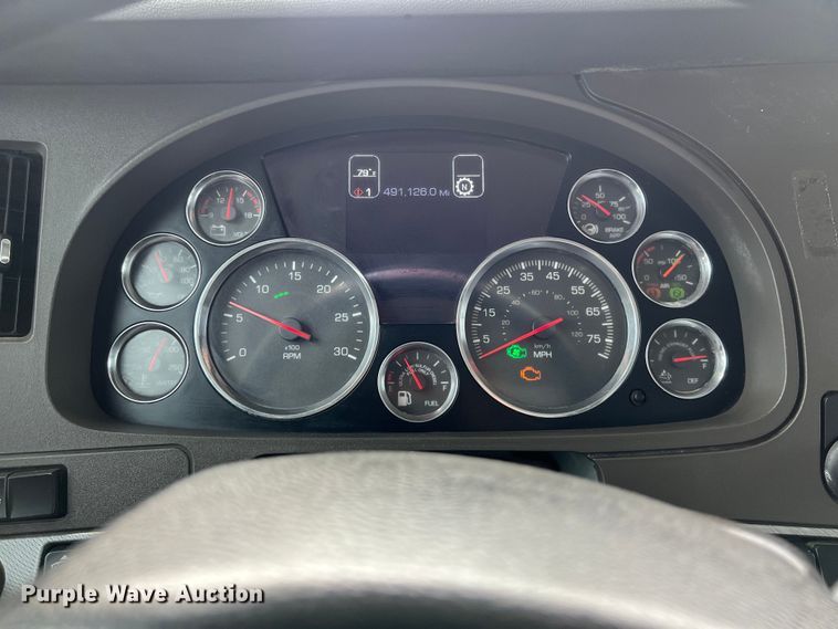 image for item DS2920 2018 Kenworth  T680 semi truck