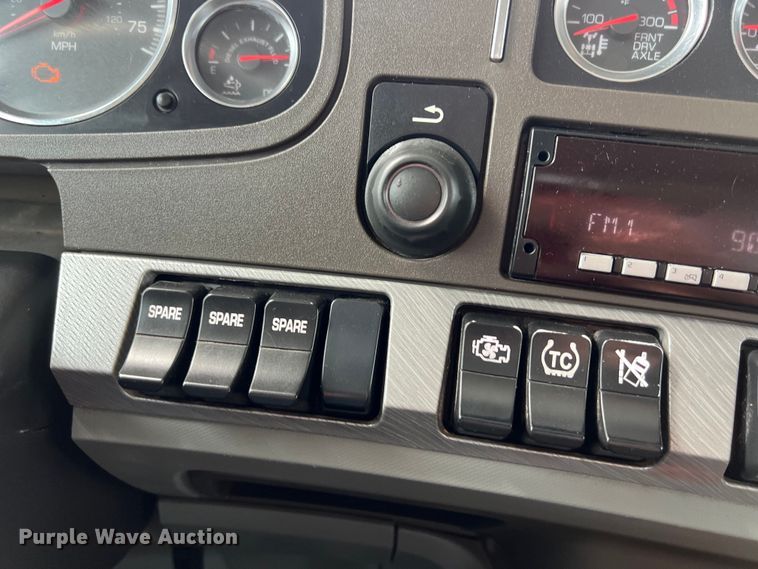 image for item DS2920 2018 Kenworth  T680 semi truck