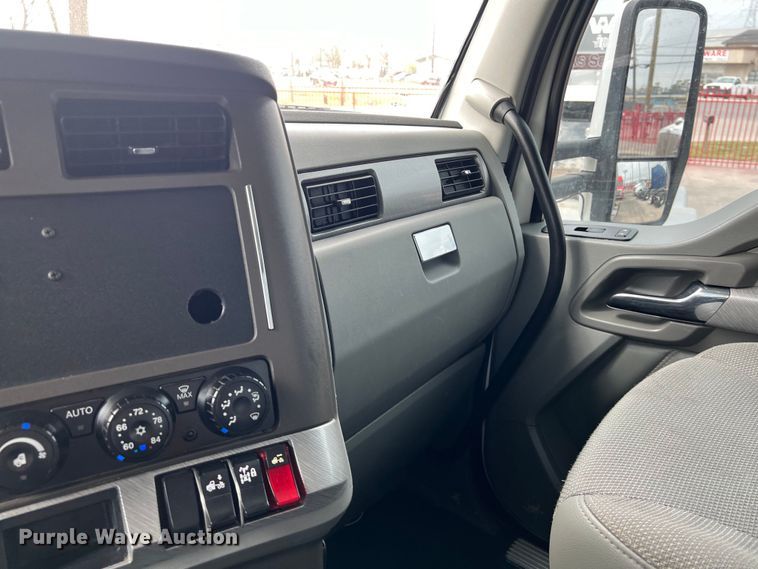 image for item DS2920 2018 Kenworth  T680 semi truck