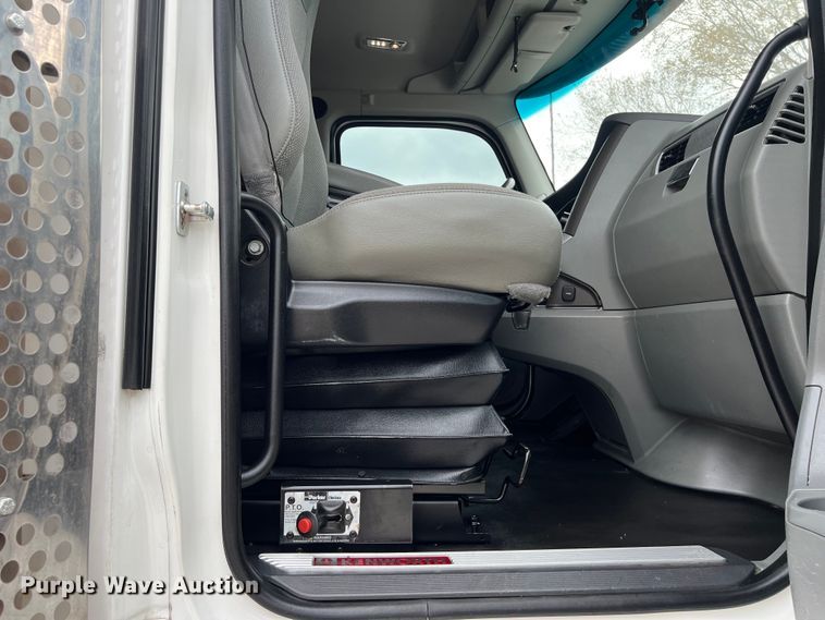 image for item DS2920 2018 Kenworth  T680 semi truck