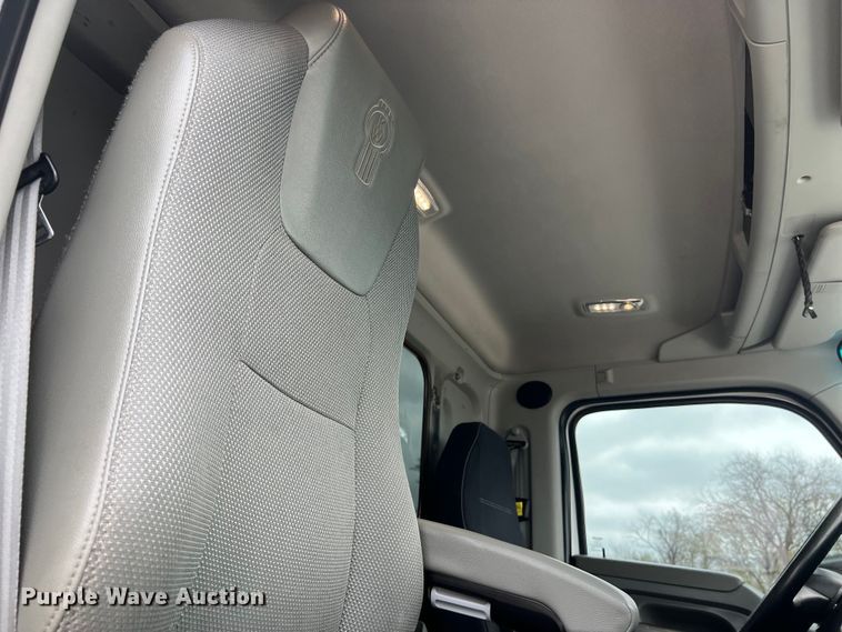 image for item DS2920 2018 Kenworth  T680 semi truck