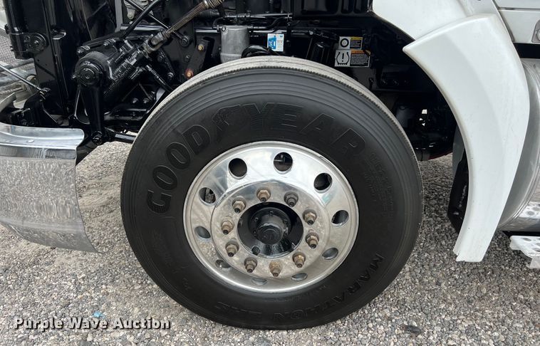 image for item DS2920 2018 Kenworth  T680 semi truck