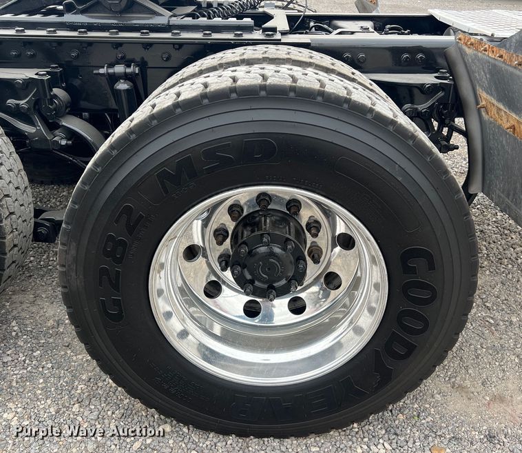 image for item DS2920 2018 Kenworth  T680 semi truck