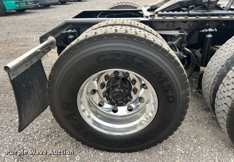 image for item DS2920 2018 Kenworth  T680 semi truck