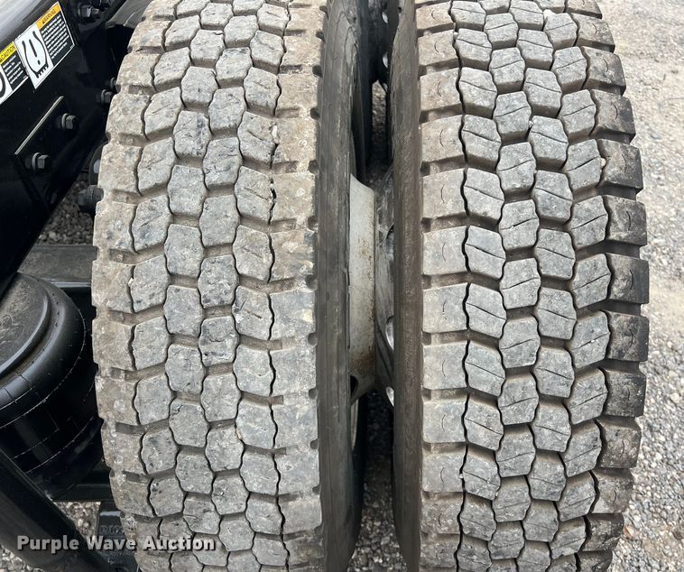 image for item DS2920 2018 Kenworth  T680 semi truck