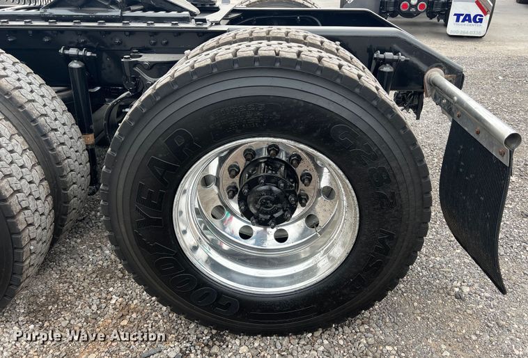 image for item DS2920 2018 Kenworth  T680 semi truck