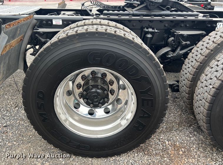 image for item DS2920 2018 Kenworth  T680 semi truck