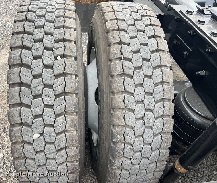 image for item DS2920 2018 Kenworth  T680 semi truck