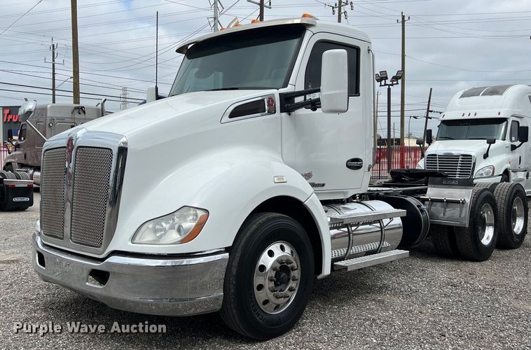 image for item DS2921 2018 Kenworth T680 semi truck