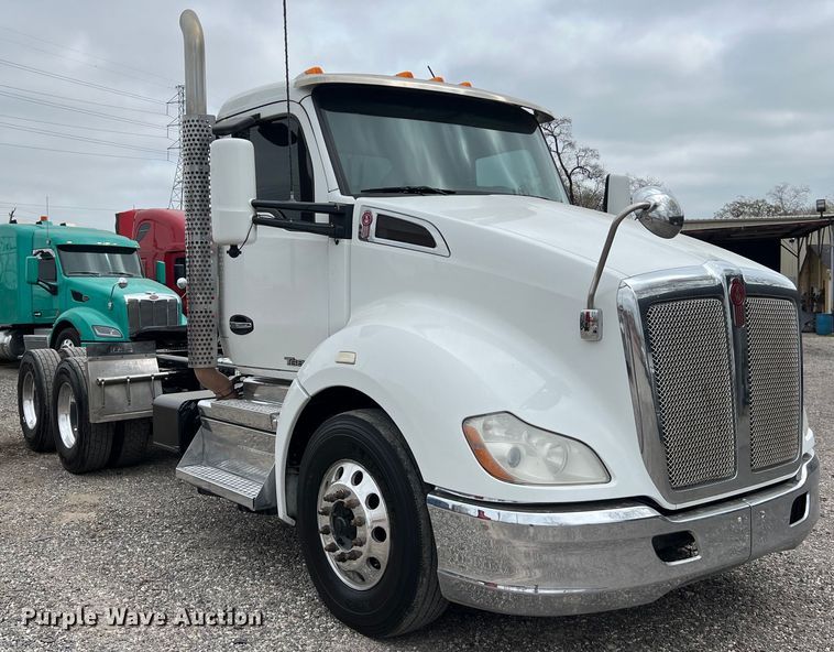image for item DS2921 2018 Kenworth T680 semi truck