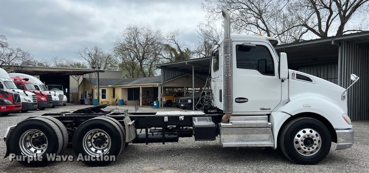 image for item DS2921 2018 Kenworth T680 semi truck