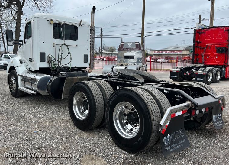 image for item DS2921 2018 Kenworth T680 semi truck