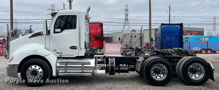 image for item DS2921 2018 Kenworth T680 semi truck