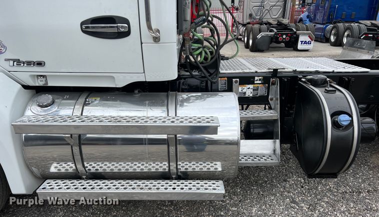 image for item DS2921 2018 Kenworth T680 semi truck