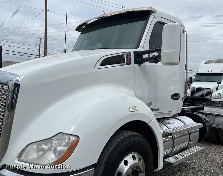 image for item DS2921 2018 Kenworth T680 semi truck