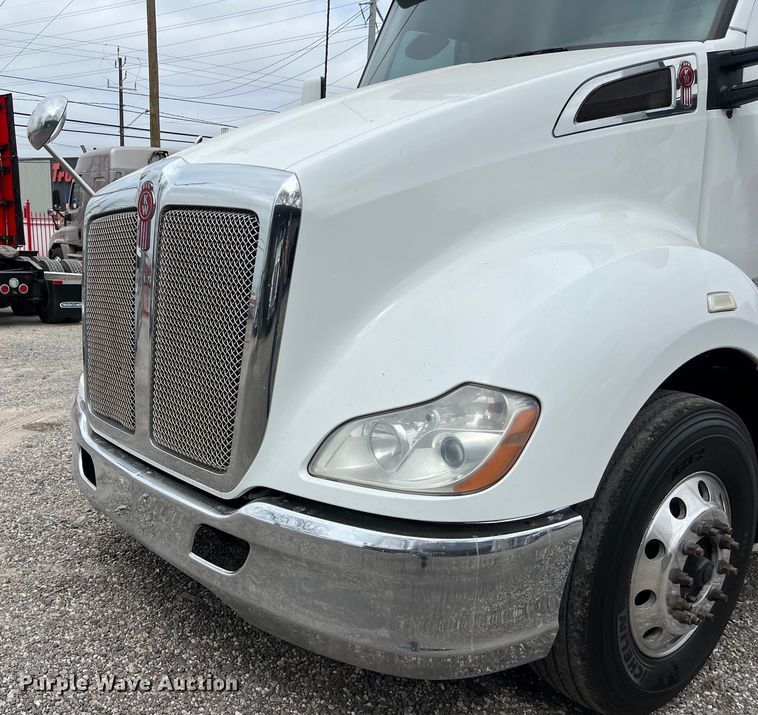 image for item DS2921 2018 Kenworth T680 semi truck