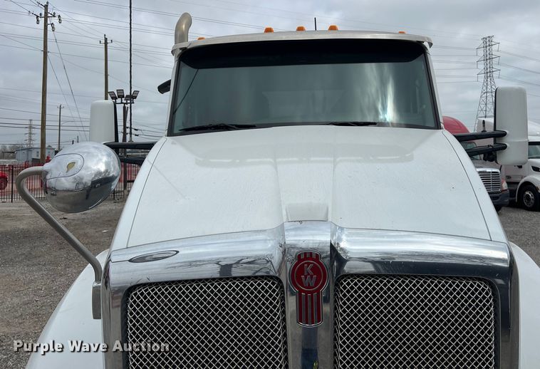 image for item DS2921 2018 Kenworth T680 semi truck