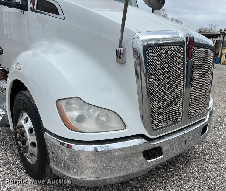 image for item DS2921 2018 Kenworth T680 semi truck