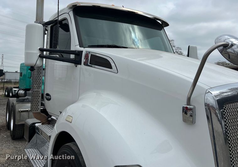 image for item DS2921 2018 Kenworth T680 semi truck