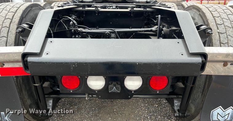 image for item DS2921 2018 Kenworth T680 semi truck