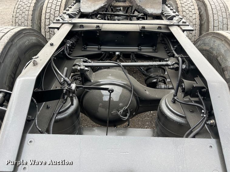 image for item DS2921 2018 Kenworth T680 semi truck