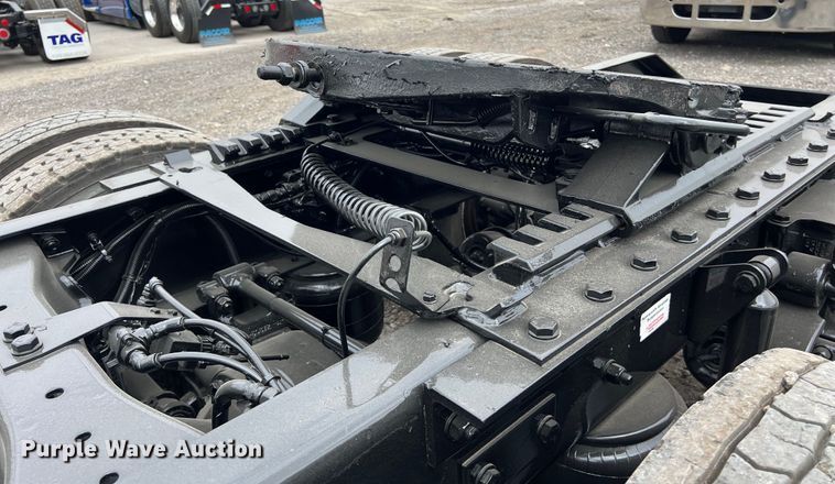 image for item DS2921 2018 Kenworth T680 semi truck