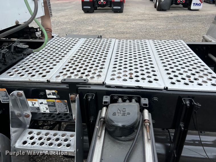 image for item DS2921 2018 Kenworth T680 semi truck